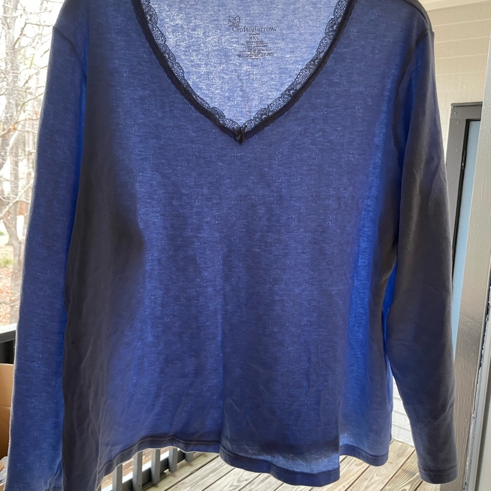 Long sleeve blue Pj top w matching bottoms